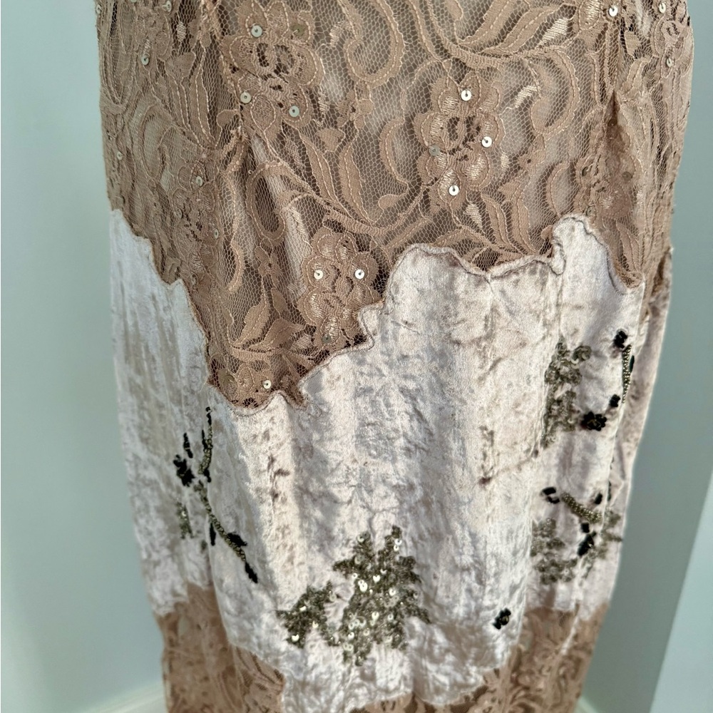 ANTHROPOLOGIE Let Me Be DARK TAN  Velvet Lace Beads Lace Slip Dress SIZE SMALL - Picture 4 of 10